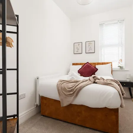 Spacious 6br House Sleeps 11 Free Parking Manchester