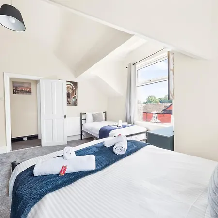 Spacious Maisonette, Hosted By Eason With Free Parking Nyaraló *