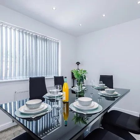 Modern Chorlton | Parking | & Airport * Manchester