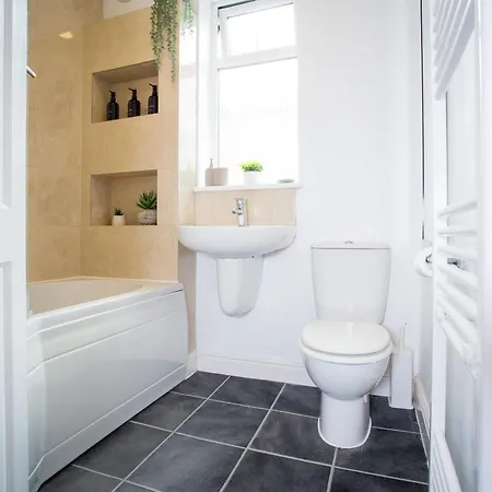 Feriehus Stylish 3-bed House - Salford Quays & Mediacity Manchester