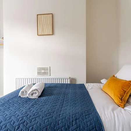 Nyaraló 4br With Games Salford Sleeps 7 *