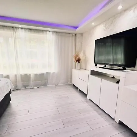 House Sleeps 10 With Free Parking - Pets Welcome