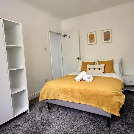 4br With Ensuite With Free Parking Manchester
