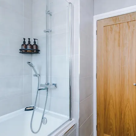 New Cosy 2br | Pool Table | Parking | Ps4 + Games * Manchester