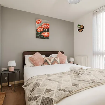 Дом отдыха Grand 4br Escape - Etihad - Coop - Free Parking Манчестер