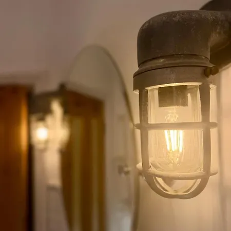 Sunlit Stylishly Restored Victorian Nyaraló *