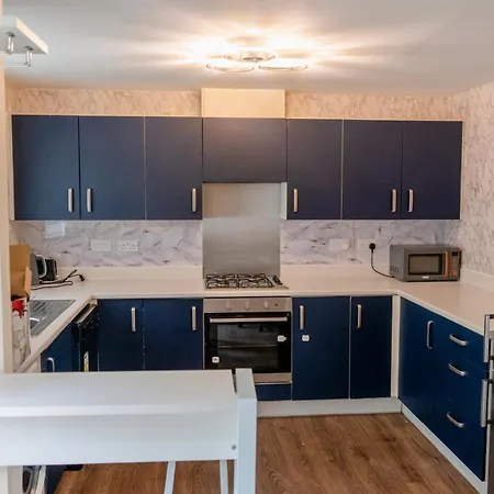 Modern 4br Sleeps 7 With Garden And Free Parking Nyaraló
