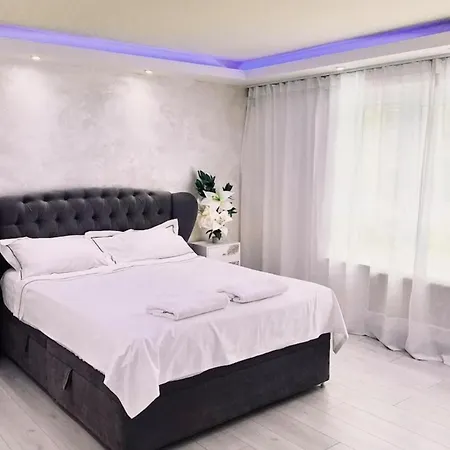 House Sleeps 10 With Free Parking - Pets Welcome * Manchester