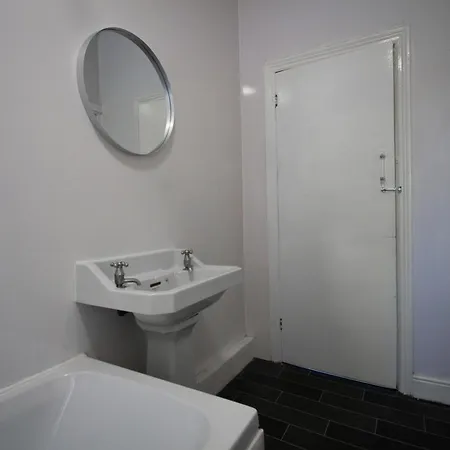 Feriehus Spacious 2br In Chadderton Near Manchester