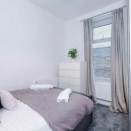 Old Trafford Sleeps 6 Wifi Free Parking Nyaraló *
