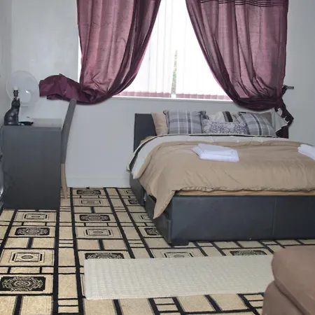 Stylish 3-bed House Near Mcr Victoria & Centre * Manchester