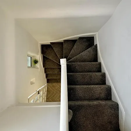 4br With Ensuite With Free Parking *