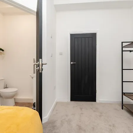 Spacious 6br House Sleeps 11 Free Parking