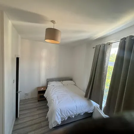 4-bed House - Ensuite - Sleeps 8 - Parking Nyaraló Manchester