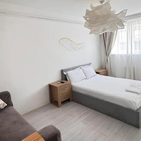 House Sleeps 10 With Free Parking - Pets Welcome Vakantiehuis