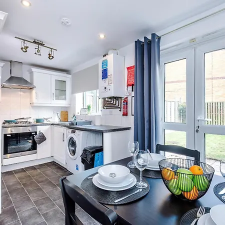 Vakantiehuis Sleeps 5 Near Centre Free Parking *