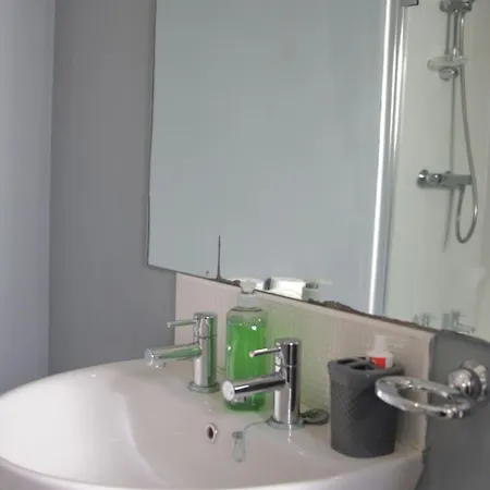 Stylish 3-bed House Near Mcr Victoria & Centre * Манчестер