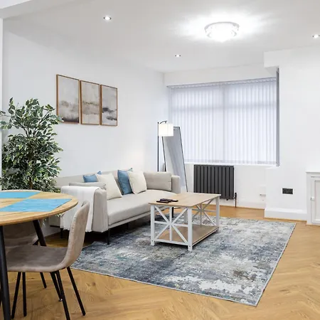 Entire Next To Trafford Centre Tatil Evi