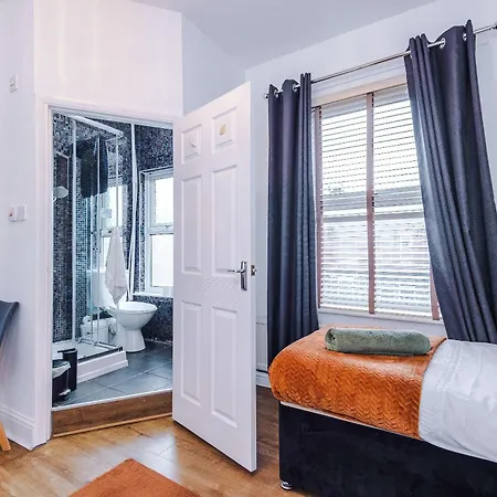 Spacious House With Free Parking Near Mediacityuk, Trafford Centre, Centre Tatil Evi