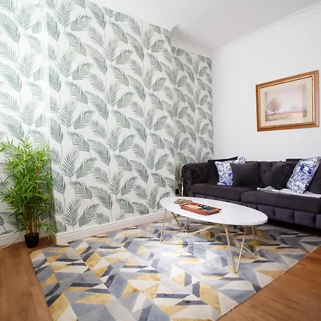 Feriehus 2br Clayton Nr Etihad L Parking, Garden, Pool Table Manchester