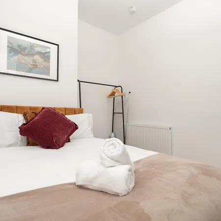 Nyaraló Spacious 6br House Sleeps 11 Free Parking Manchester