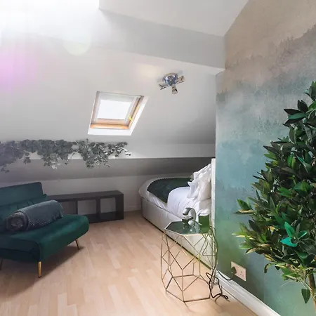 Enormous 5 Bed House - Sleeps 13 - Free Parking Nyaraló