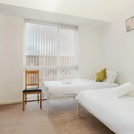 Дом отдыха Grand 4br Escape - Etihad - Coop - Free Parking *