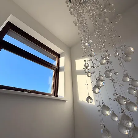 4 Bedroom Modern House In Prime Location * Manchester