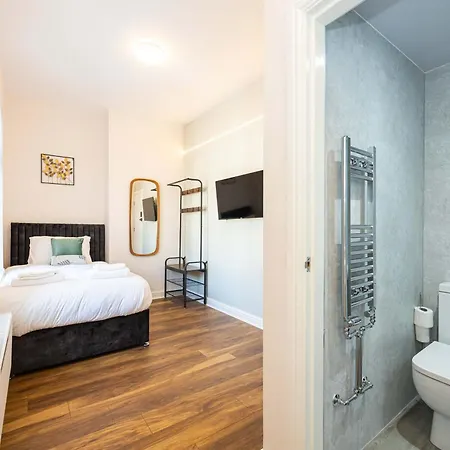 The Groves 4 Ensuite Near Centre And Hospital Casa de Férias *