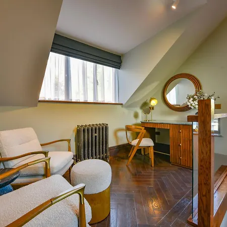 Exquisite 2bed Coach House, 10min To Cc, Terrace مانشستر