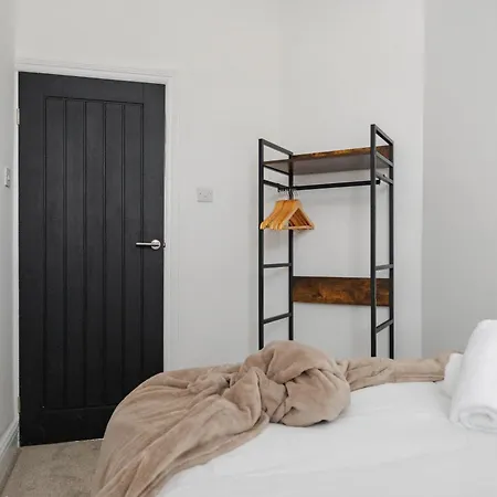 Spacious 6br House Sleeps 11 Free Parking Manchester