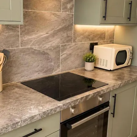 Feriehus 4 Bedroom House Sleeps 7 -free Parking -co-op Live Manchester