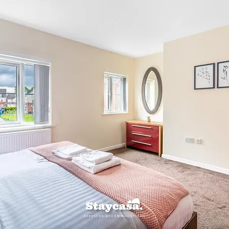 Stylish 6br W Parking & Gym