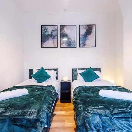 Nyaraló Old Trafford Sleeps 6 Wifi Free Parking *