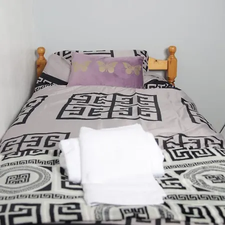Stylish 3-bed House Near Mcr Victoria & Centre