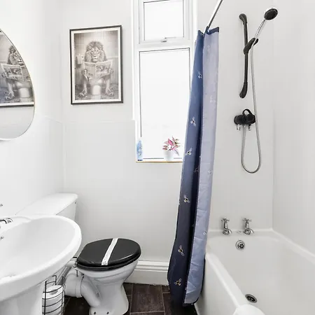 Spacious Maisonette, Hosted By Eason With Free Parking *