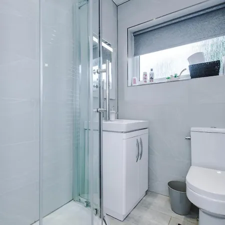 Modern Chorlton | Parking | & Airport Tatil Evi Manchester