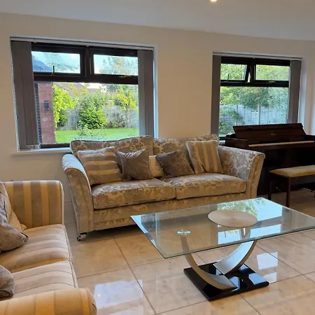 4 Bedroom Modern House In Prime Location Nyaraló Manchester