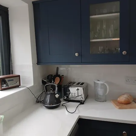 7 Lomond Avenue 3*