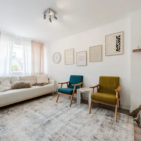 Sleeps 10, Modern 5-Bed House Near Manchester City Centre, Free Parking Manchester