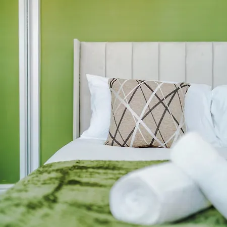 Tatil Evi New Cosy 2br | Pool Table | Parking | Ps4 + Games Manchester