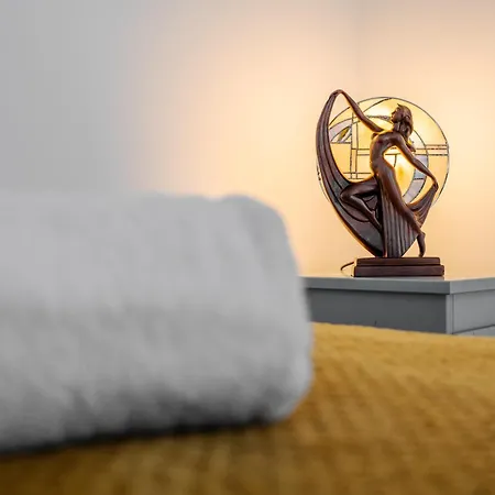 Дом отдыха Grand 4br Escape - Etihad - Coop - Free Parking Манчестер