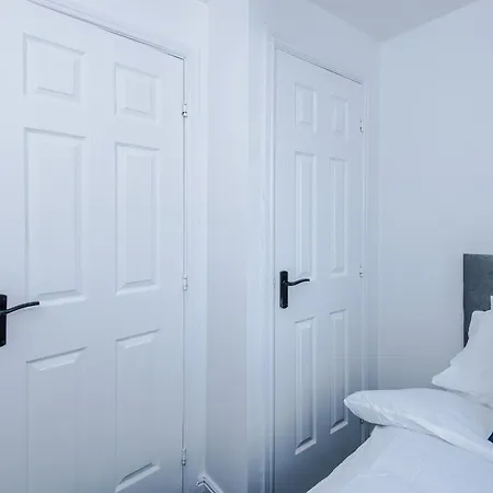 Sleeps 5 Near Centre Free Parking * Manchester