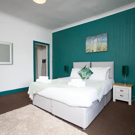 Nyaraló Spacious 2br In Chadderton Near *