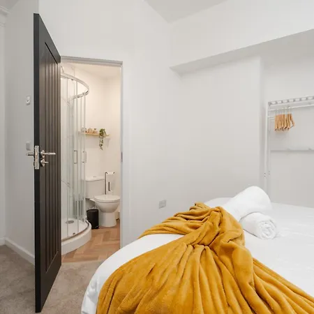 Nyaraló Spacious 6br House Sleeps 11 Free Parking *
