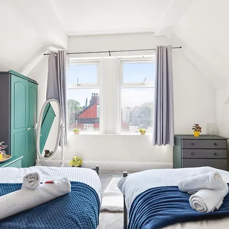 Nyaraló Spacious Maisonette, Hosted By Eason With Free Parking Manchester