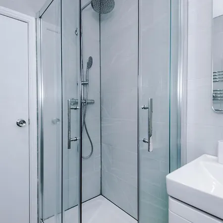 Modern Chorlton | Parking | & Airport Manchester