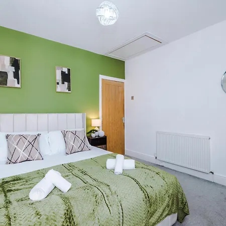 New Cosy 2br | Pool Table | Parking | Ps4 + Games Tatil Evi Manchester