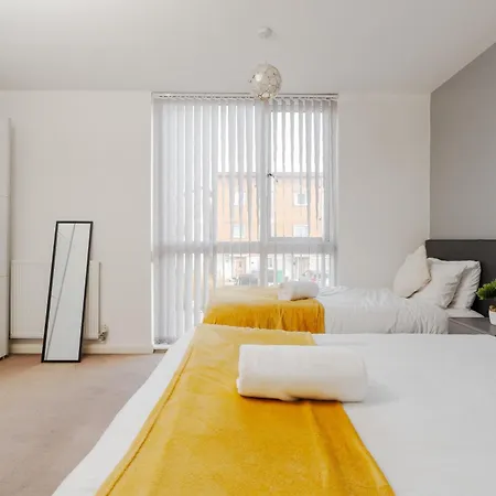 Дом отдыха Grand 4br Escape - Etihad - Coop - Free Parking Манчестер