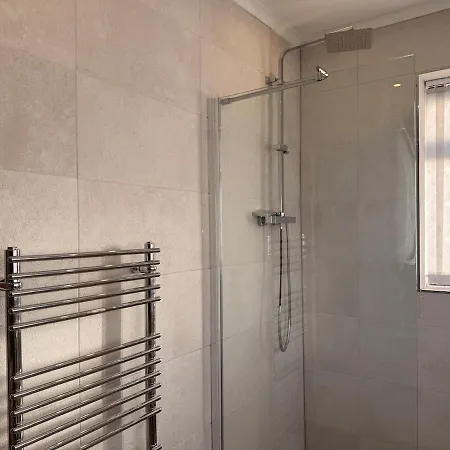 4 Bedroom Modern House In Prime Location Nyaraló